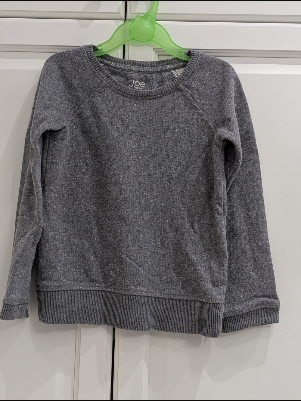 4/$20 Joe Fresh Sparkle Sweatshirt – Girls Size 4–5